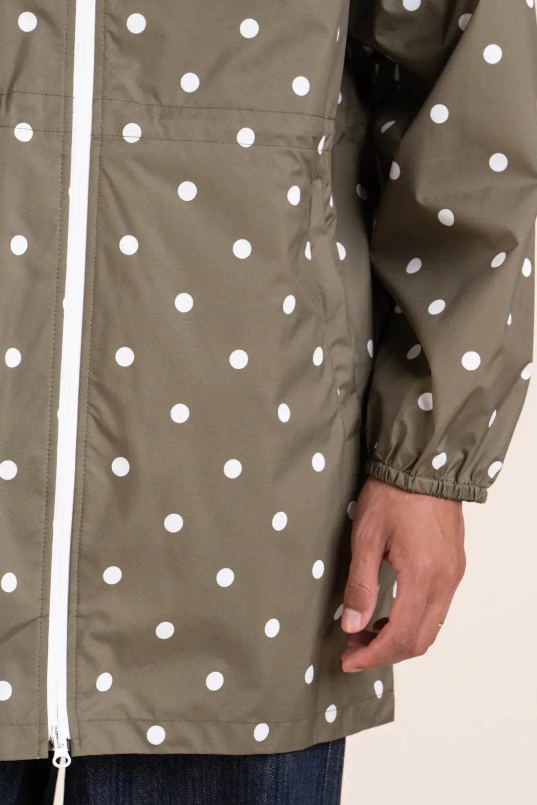 Amelot Printed - Long Raincoat - Flotte #couleur_pois-olive