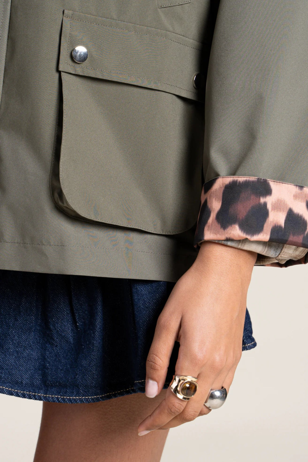 Archives - Hunting jacket-inspired raincoat with contrasting new leopard print collar and sleeves - Flotte couleur kaki #couleur_kaki