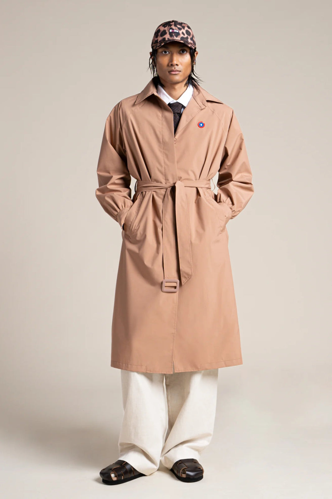 Madeleine - Long waterproof trenchcoat with belt - Flotte couleur cannelle #couleur_cannelle