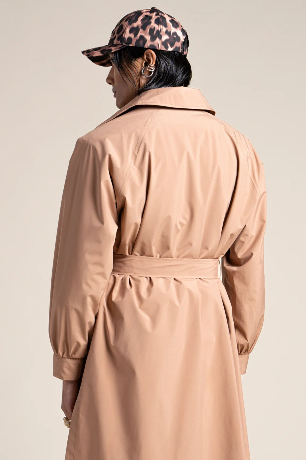 Madeleine - Long waterproof trenchcoat with belt - Flotte couleur cannelle #couleur_cannelle