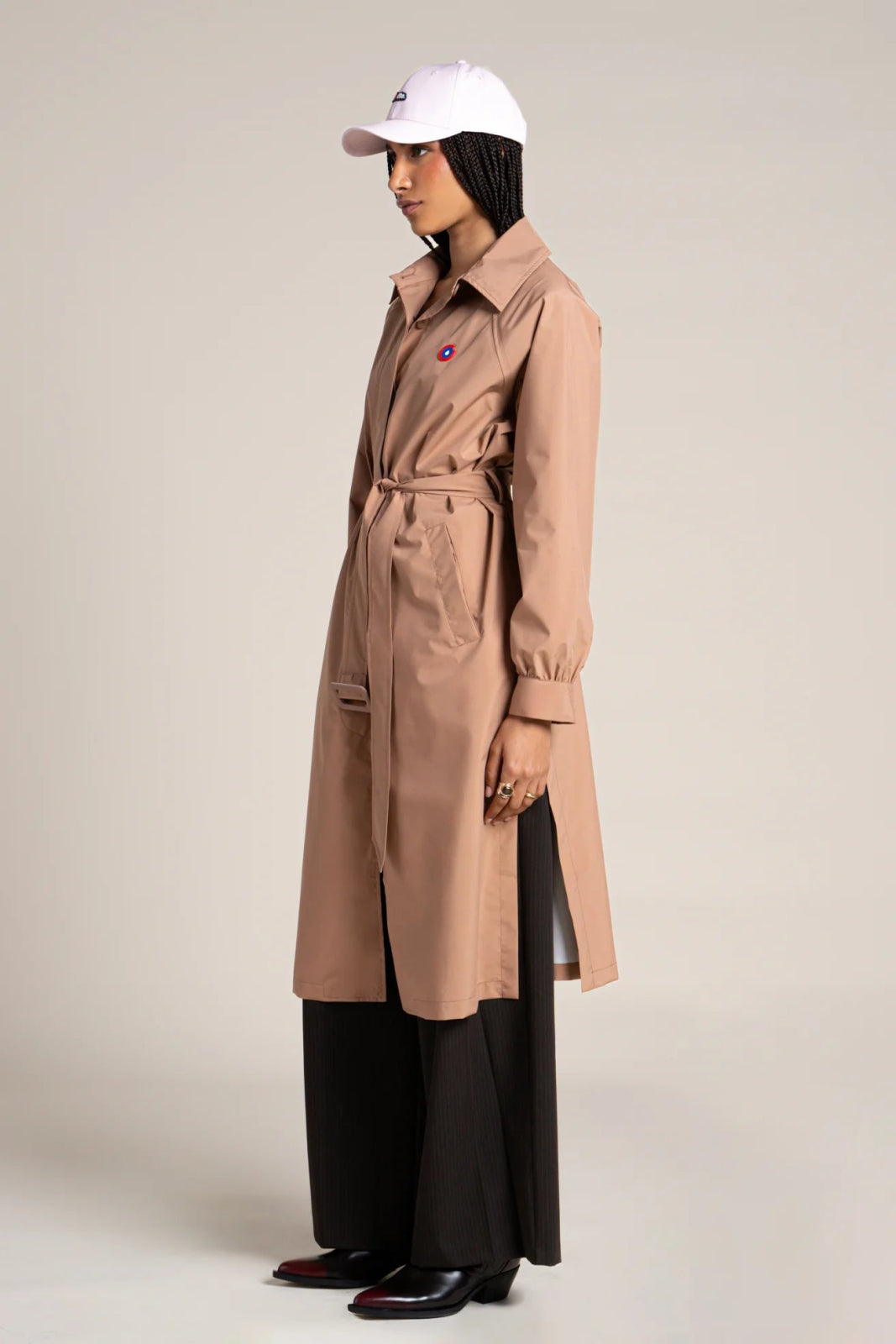 Madeleine - Long waterproof trenchcoat with belt - Flotte couleur cannelle #couleur_cannelle