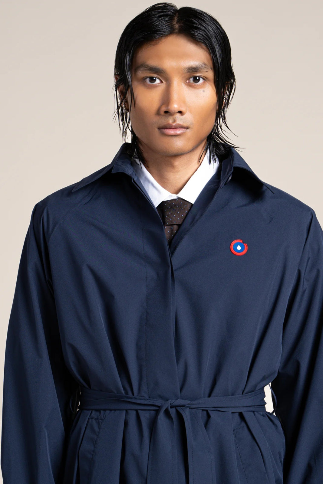 Madeleine - Waterproof long trenchcoat with belt - Flotte couleur indigo #couleur_indigo