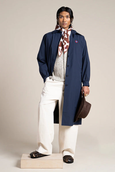 Madeleine - Waterproof long trenchcoat with belt - Flotte couleur indigo #couleur_indigo