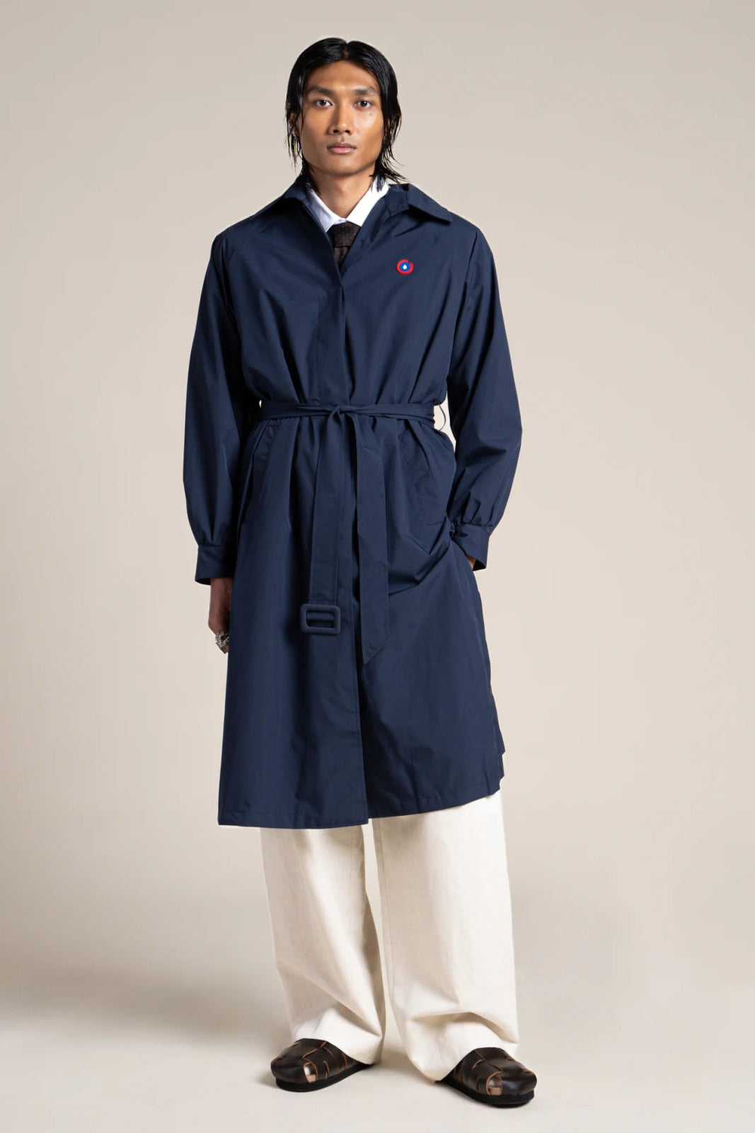 Madeleine - Waterproof long trenchcoat with belt - Flotte couleur indigo #couleur_indigo