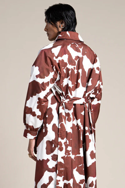 Madeleine - Waterproof long trenchcoat with belt - Cow print color Flotte #couleur_cow