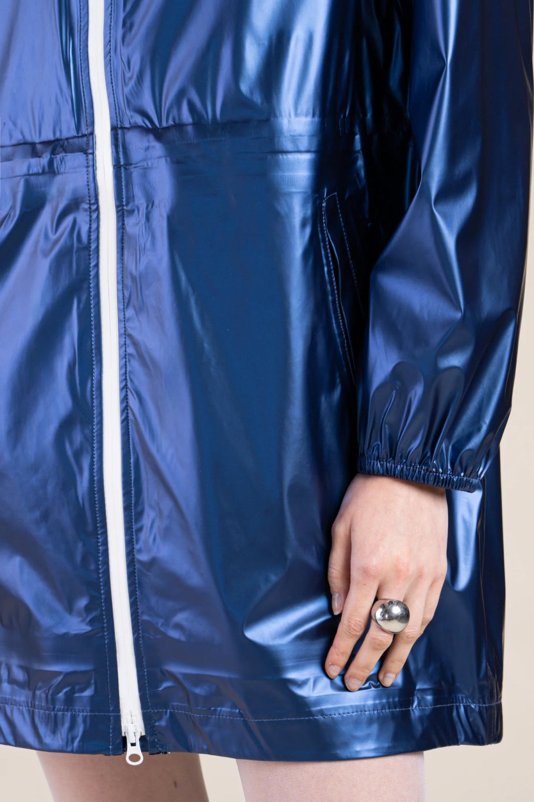 Metallic raincoat #couleur_indigo