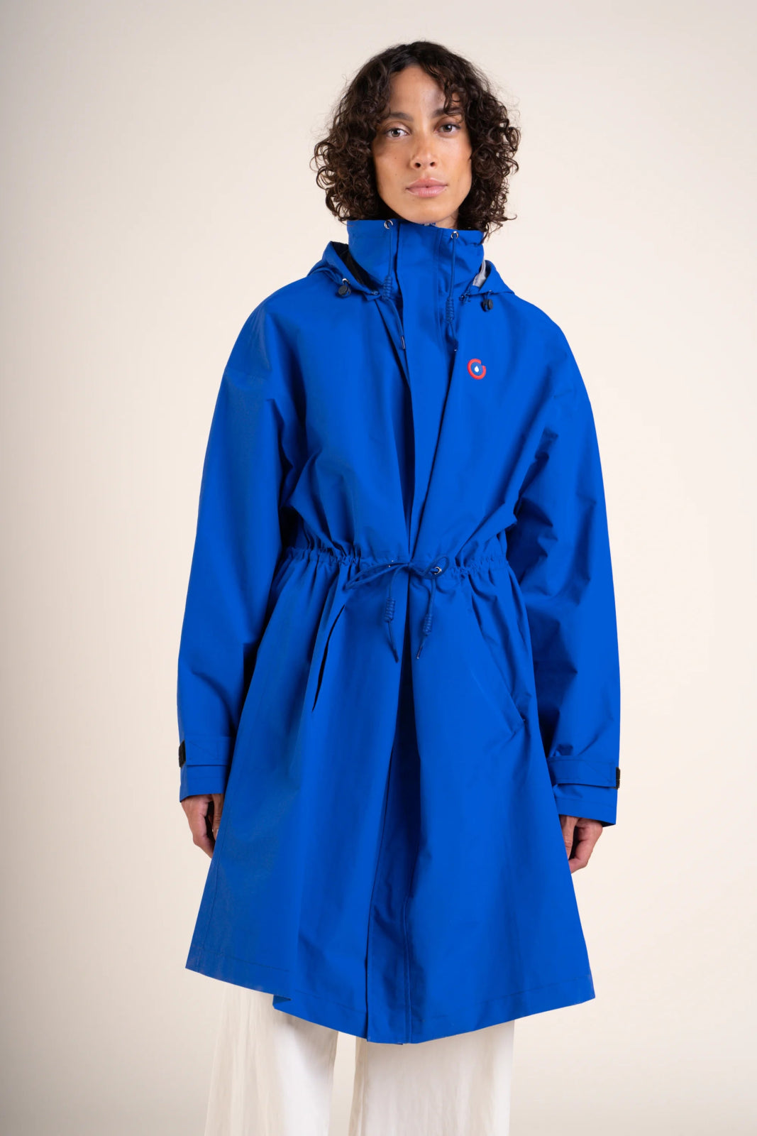 Caumartin - Long oversize waterproof jacket - Flotte #couleur_bleu-roi