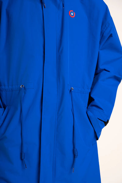 Caumartin - Long oversize waterproof jacket - Flotte #couleur_bleu-roi