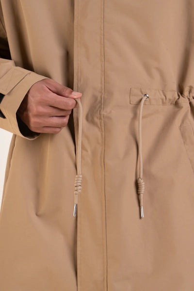 Caumartin - Long oversize waterproof jacket- Flotte #couleur_sahara