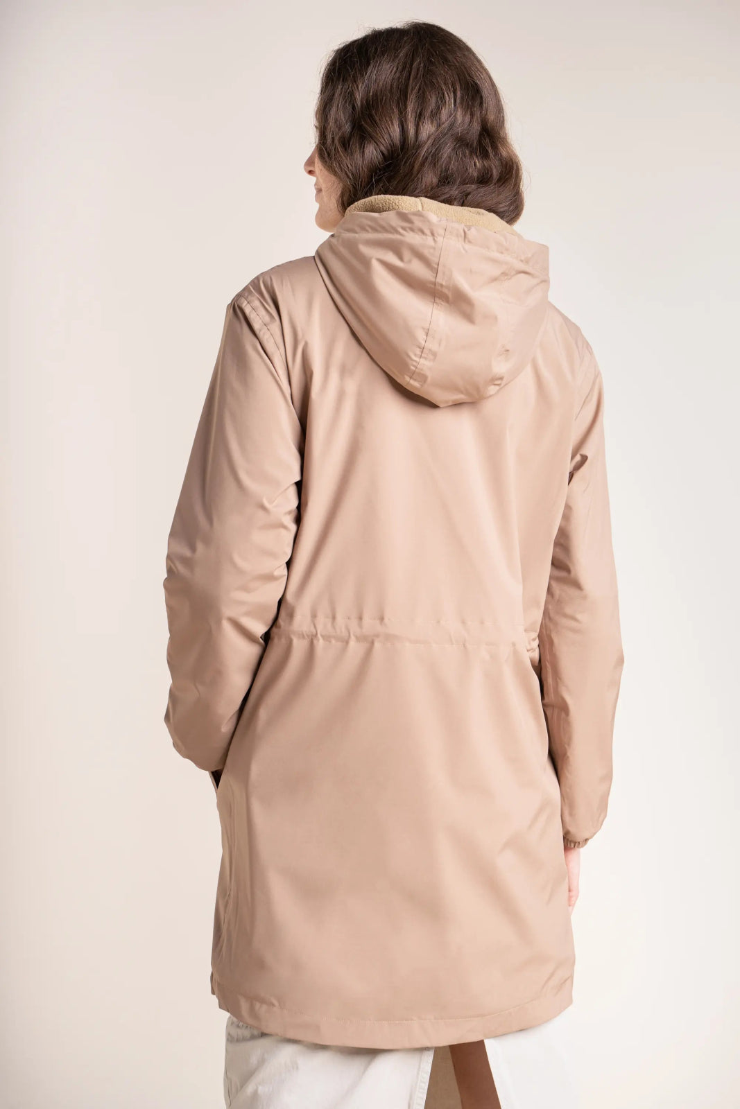 Waterproof and fleece-lined long jacket #couleur_sahara
